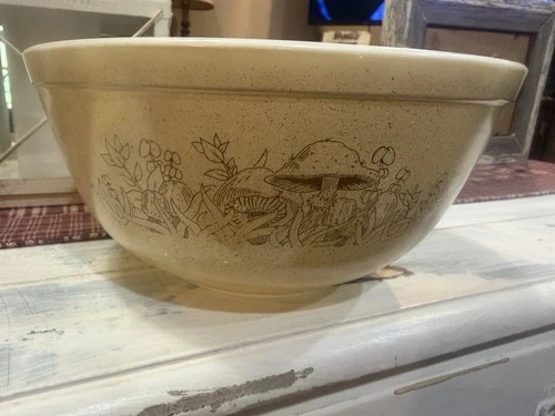 Vintage 1981 PYREX Forest Fancies Mushrooms #403 Mixing Nesting Bowl 2.5 Qt