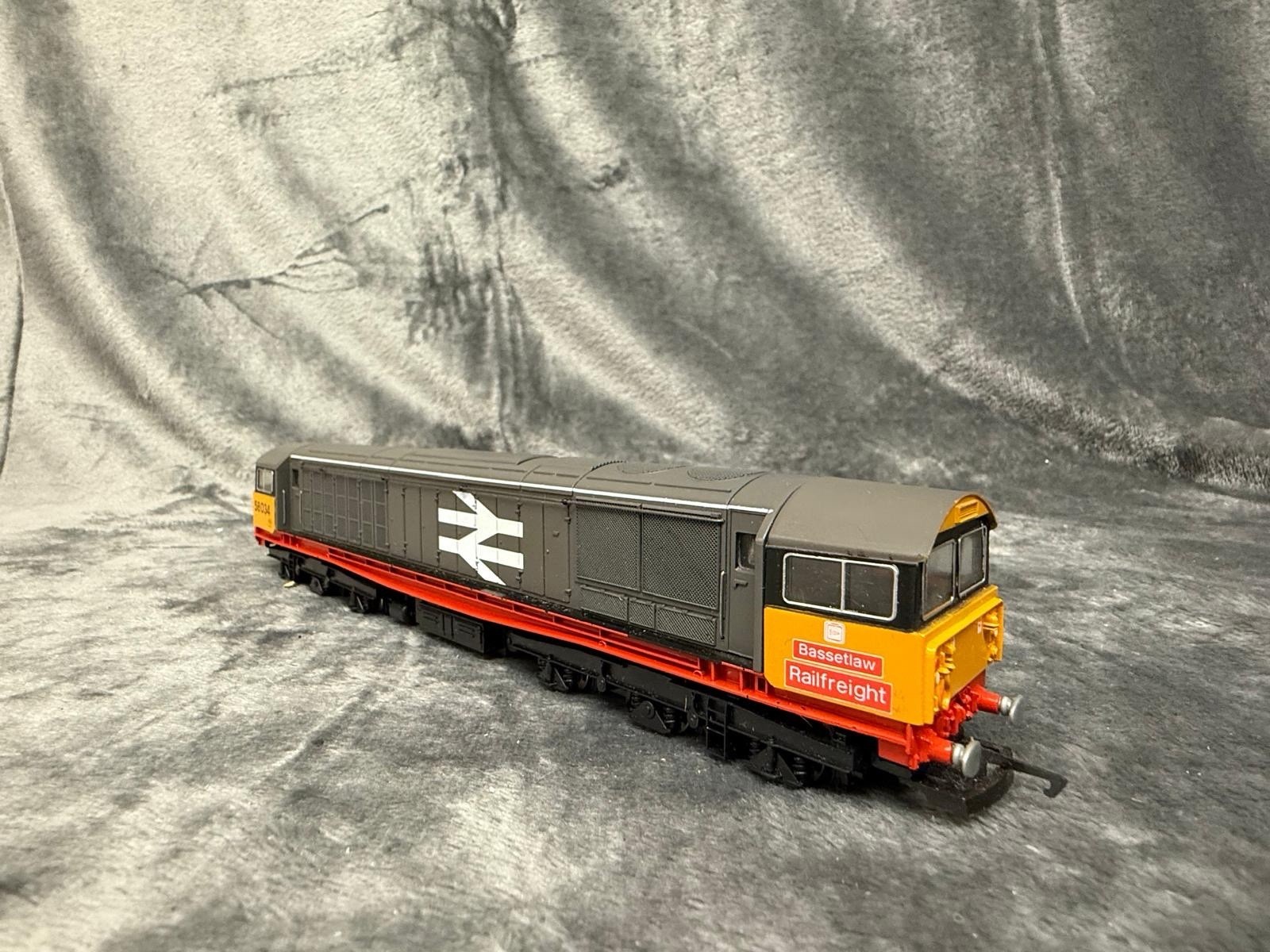 Hornby Railways Collector Guide - Model - Class 47 Co-Co Locomotive