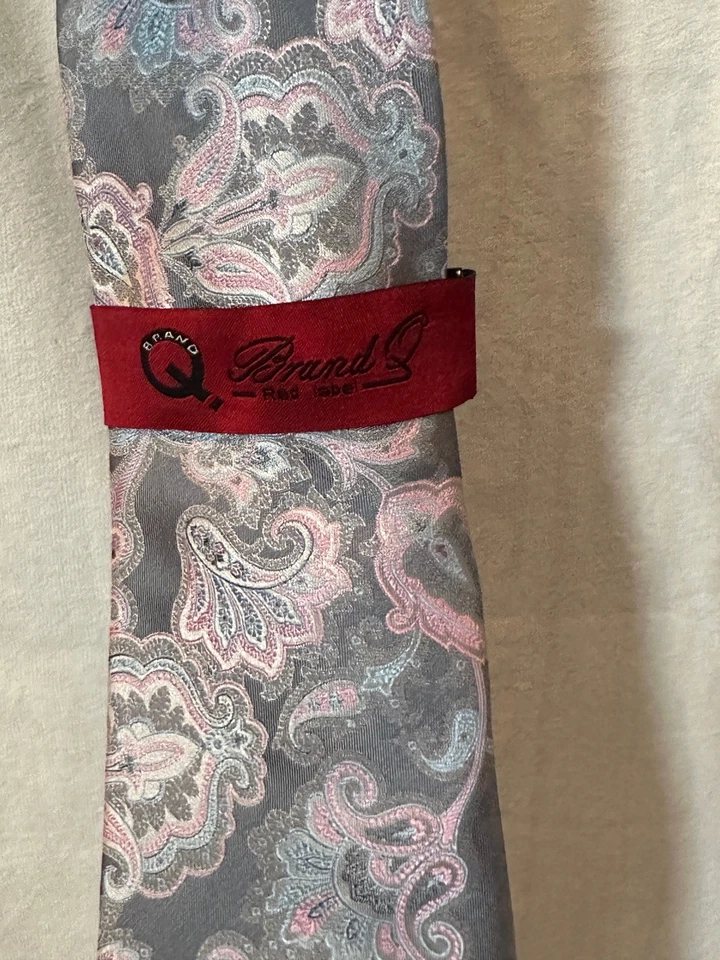 Marca Q Etiqueta Roja Hombres Corbata y Pañuelo Conjunto Plateado Formal Corbata Cuello Nuevo Con Etiquetas Nuevo Con Etiquetas Foto 3 de 4