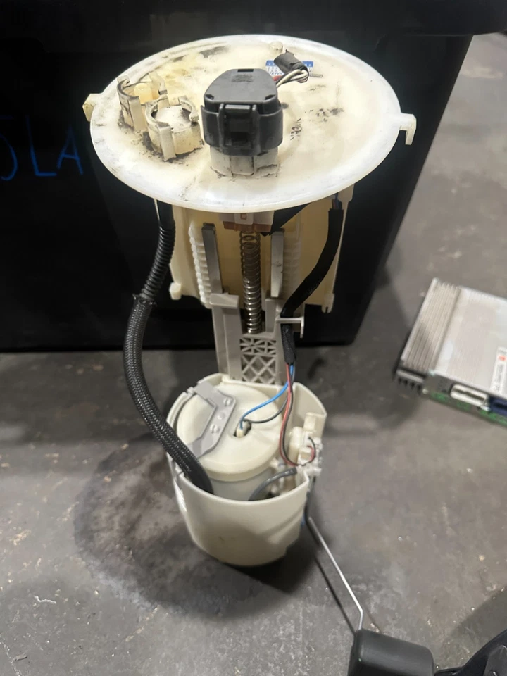 2010 2015 TOYOTA PRIUS ТОПЛИВНЫЙ НАСОС OEM + - Изображение 2 из 4