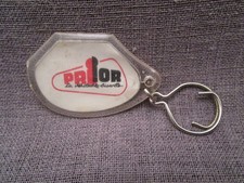 Porte-clefs publicitaire ancien "biscottes PRIOR" série des santons