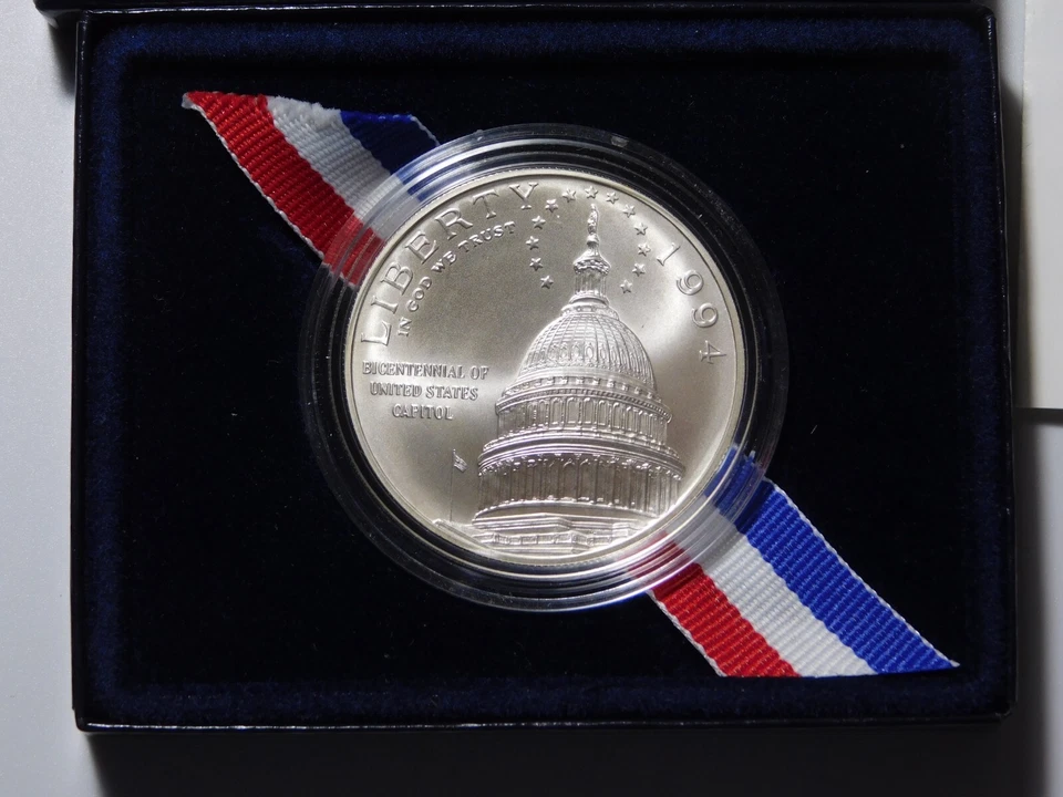 OLD US COINS 1994 D US CAPITOL UNC COMMEMORATIVE SILVER DOLLAR in BOX - Image 3 of 4