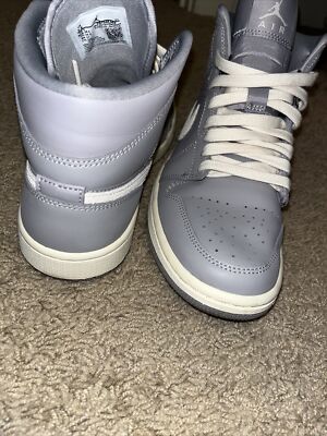 ★Nike★ ナイキ Jordan 1 Mid Atmosphere Grey Pale Ivory (W) Air Jordan 1 Mid WMNS Photon Dust / Atmosphere Grey - Feb