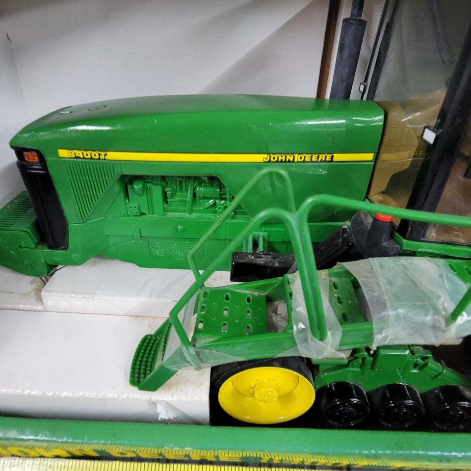 De colección 1998 1/16 Ertl John Deere 8400T Tractor-Pistas fundido a presión/plástico verde/amarillo  Foto 3 de 4