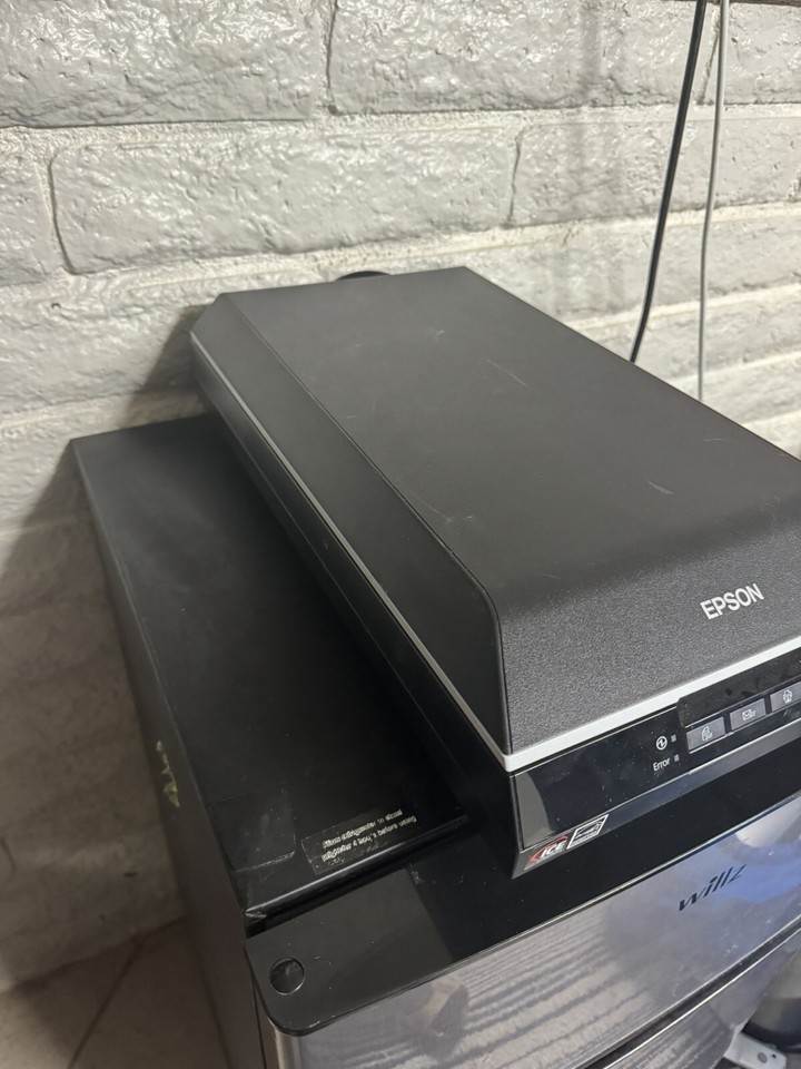 Epson Perfection V600 Photo Scanner Model J252A tested works no power