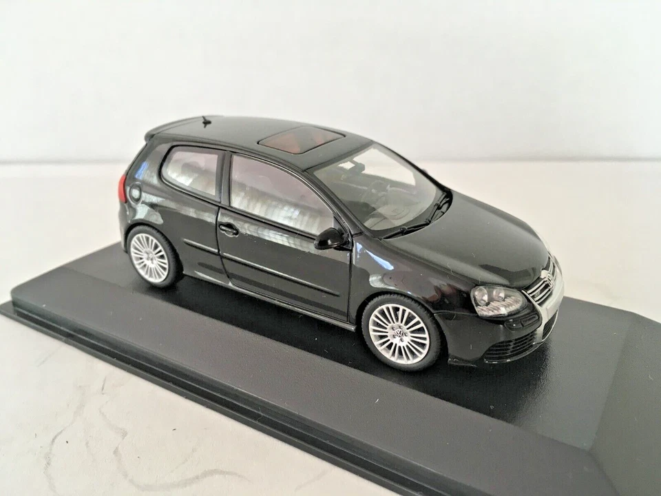 VW Volkswagen Golf MK5 R32 2005 negro escala 1:43 Minichamps 400054501 Foto 4 de 4