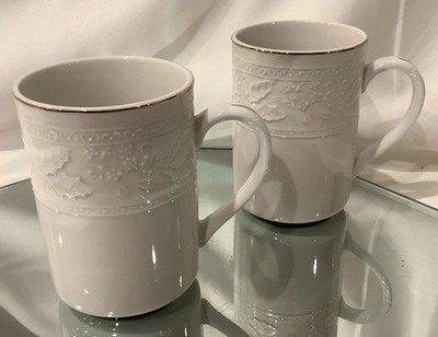 Libbey Tableware Christmas Embossed Holly 4.25'' Mug White Gold Trim - Set of 2