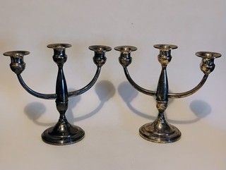 Coppia di candelabri KMK in argento sterling rinforzati con cemento a tre luci