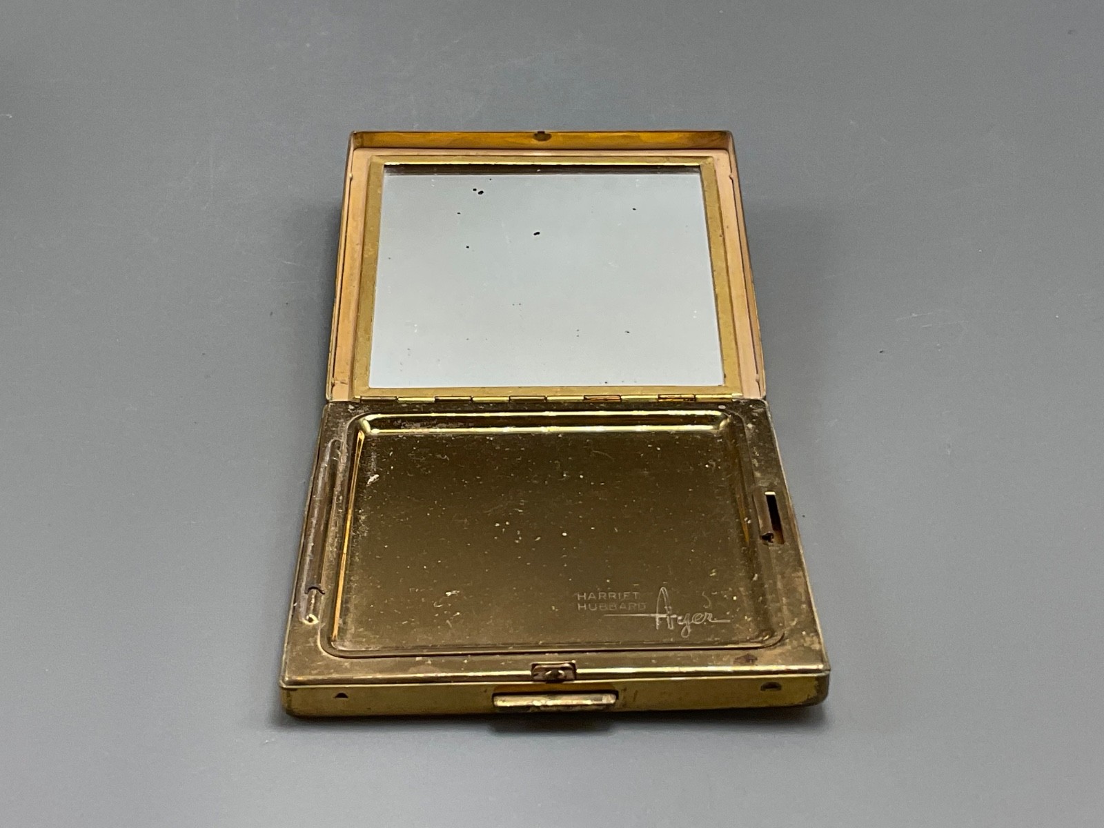 Vntg Harriet Hubbard Ayer Powder Rouge Compact with mirror Gold square.