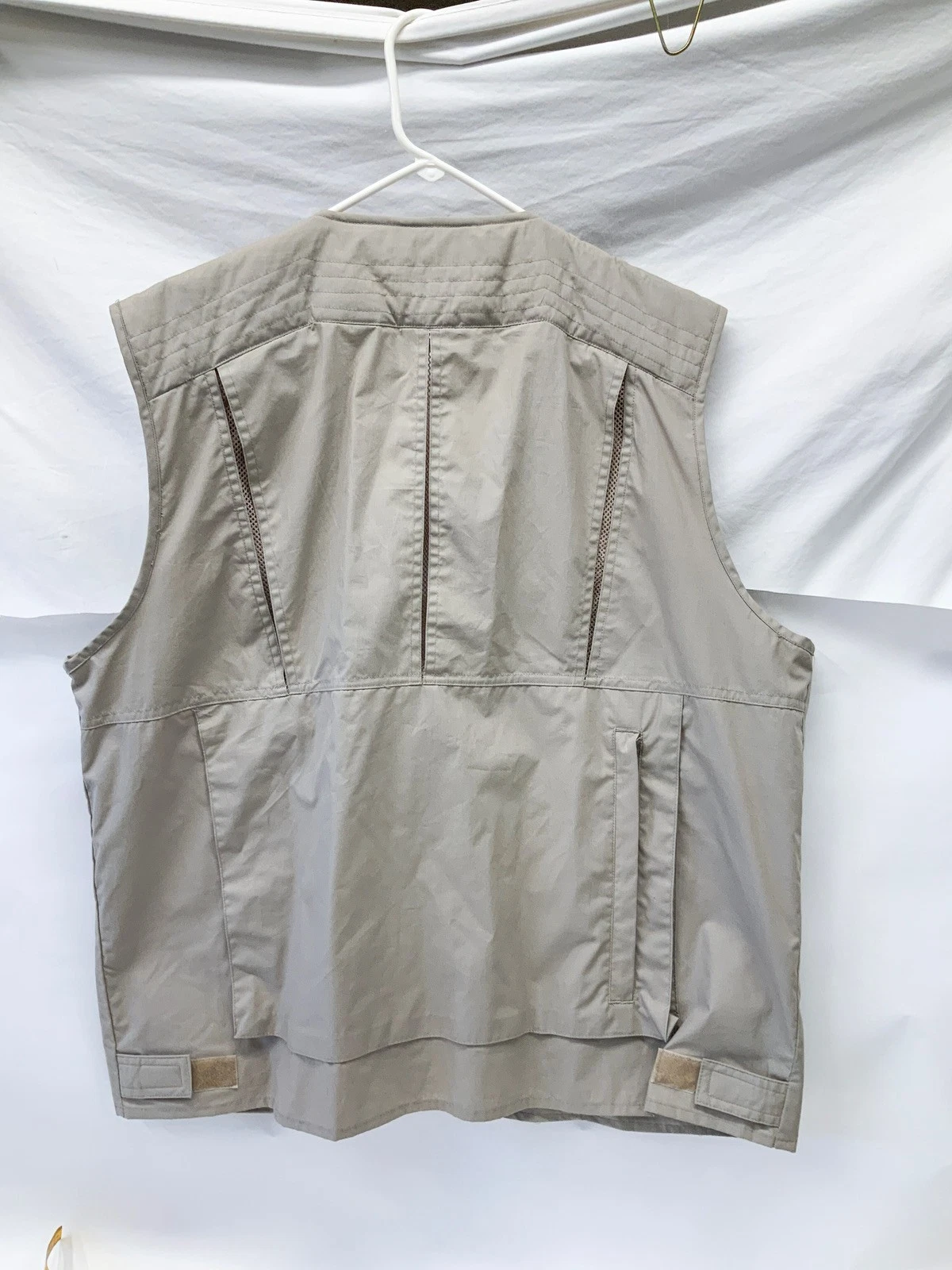 Norm Thompson Mens XL Fishing Vest Beige / Khaki 9 Pockets - product detail image 2