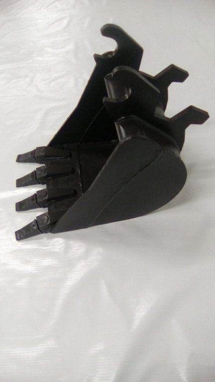 18" EXCAVATOR BUCKET FITS DEERE JD 26, 27, 35 AR400 SIDES