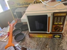 Vintage 1981 Easy Bake Mini-Wave Oven Toy w/Accessories Rolling Pin - Pastry Sh