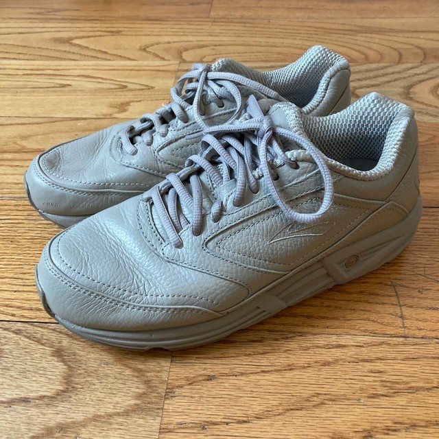 brooks walker shoe