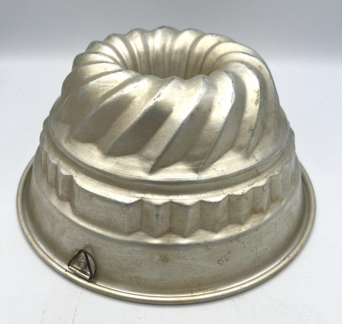 Vintage Bundt Tube Cake Pan Aluminum Made in Italy 9