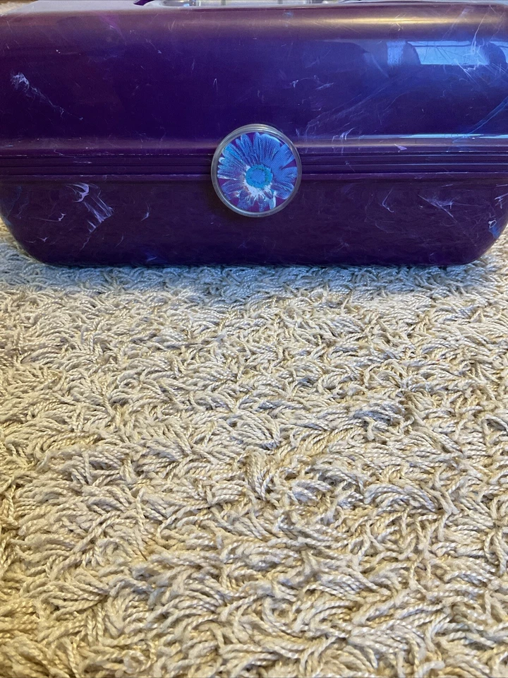 Estuche de Maquillaje de Mármol Púrpura Organizador Colisiones Color Caboodles 2622 De Colección Foto 2 de 4