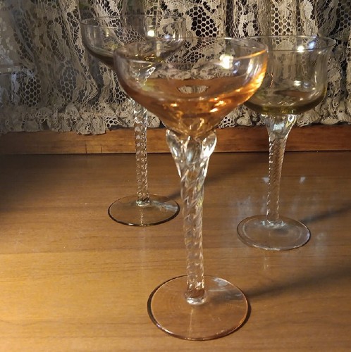Lot of 3 Vintage Twisted   Crystal Stemed Wine Cordial Glasses Pink & Beige Tint - Picture 9 of 10