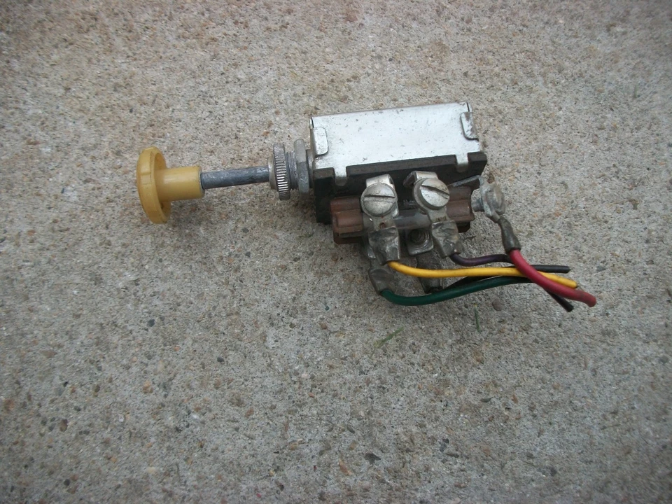 Ford Crestline 1950-1954 Custom Deluxe Shoebox BONITO interruptor de luz de cabezal de trabajo. Foto 3 de 4