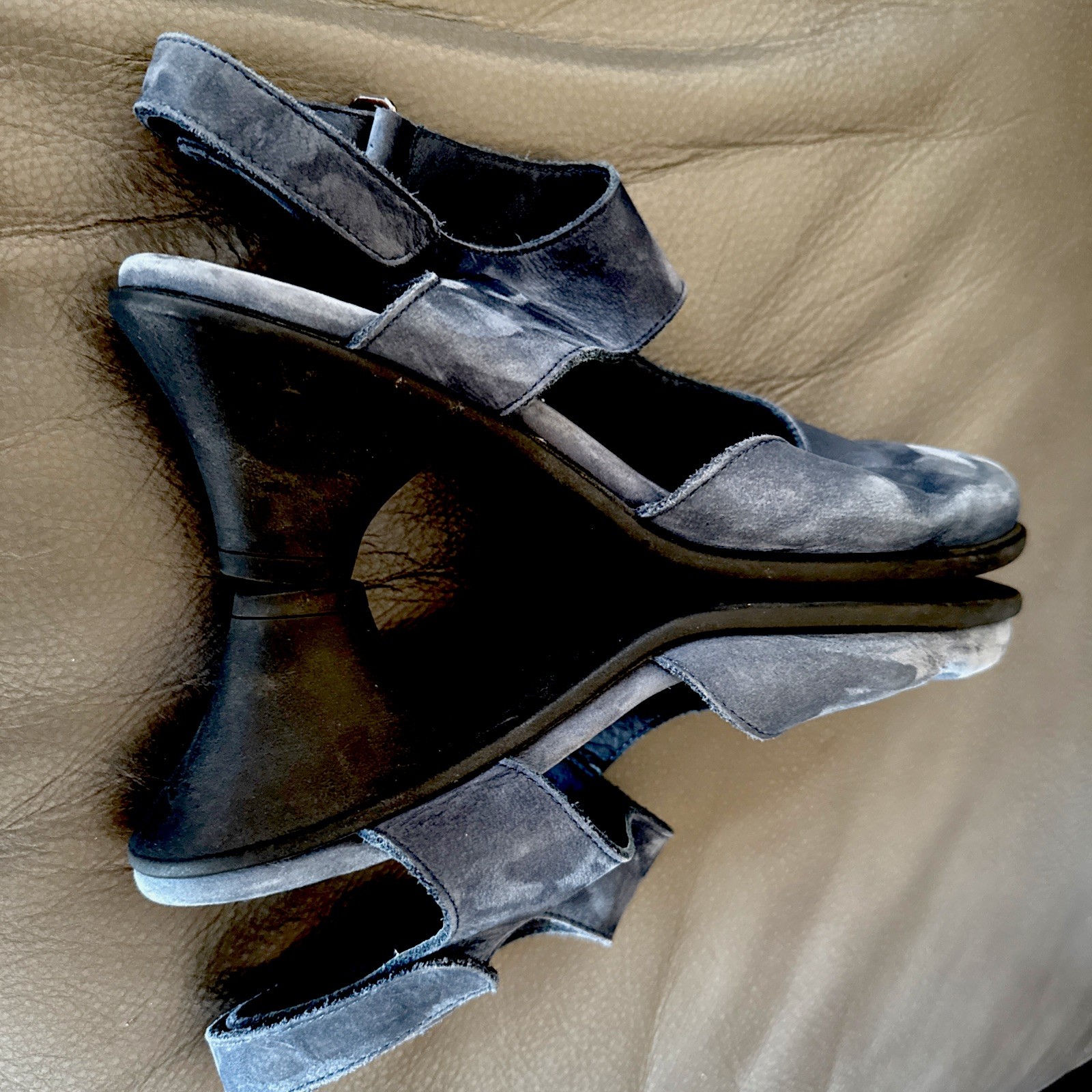 Correa de tobillo ARCHE $550 azul nobuck punta cerrada tacón de gatito 38 7