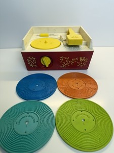 Fisher Price Music Box Record Player 995 includes 4 Records, 1971 WORKS