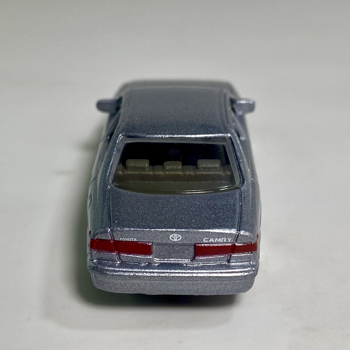 MotorMax #6015 Toyota Camry 1:64 Diecast Collectible Diorama