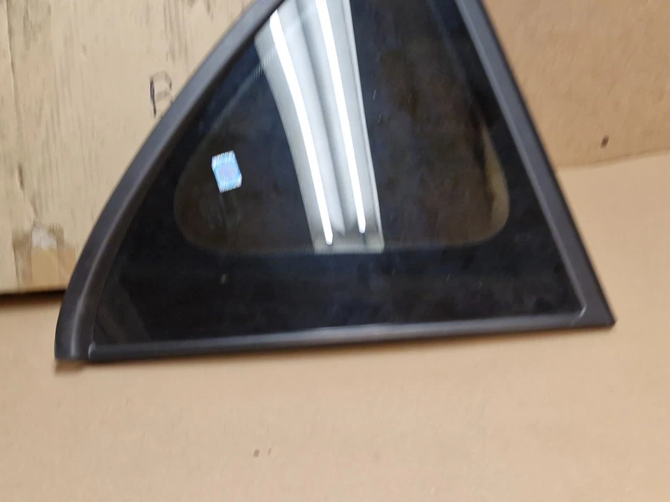 Ssangyong Rexton Front Right Quarter Glass 2007-on 7922008113 Genuine NEW OEM - Image 4 of 4