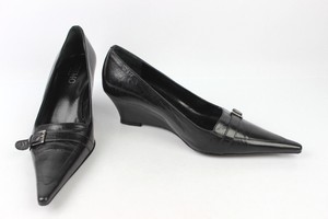 sharp pointed shoes