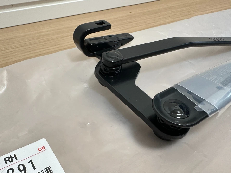 Toyota Genuine Yaris Vitz 2012-2019 RHD Front Wiper Arm 85211-52391 OEM JDM - Image 3 of 4