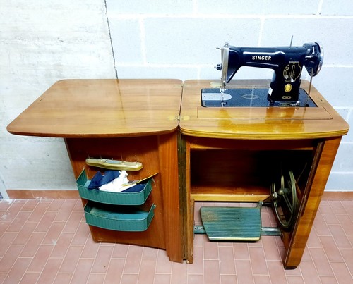 Singer macchina da cucire antica 15M con mobiletto originale vintage - Foto 2 di 11