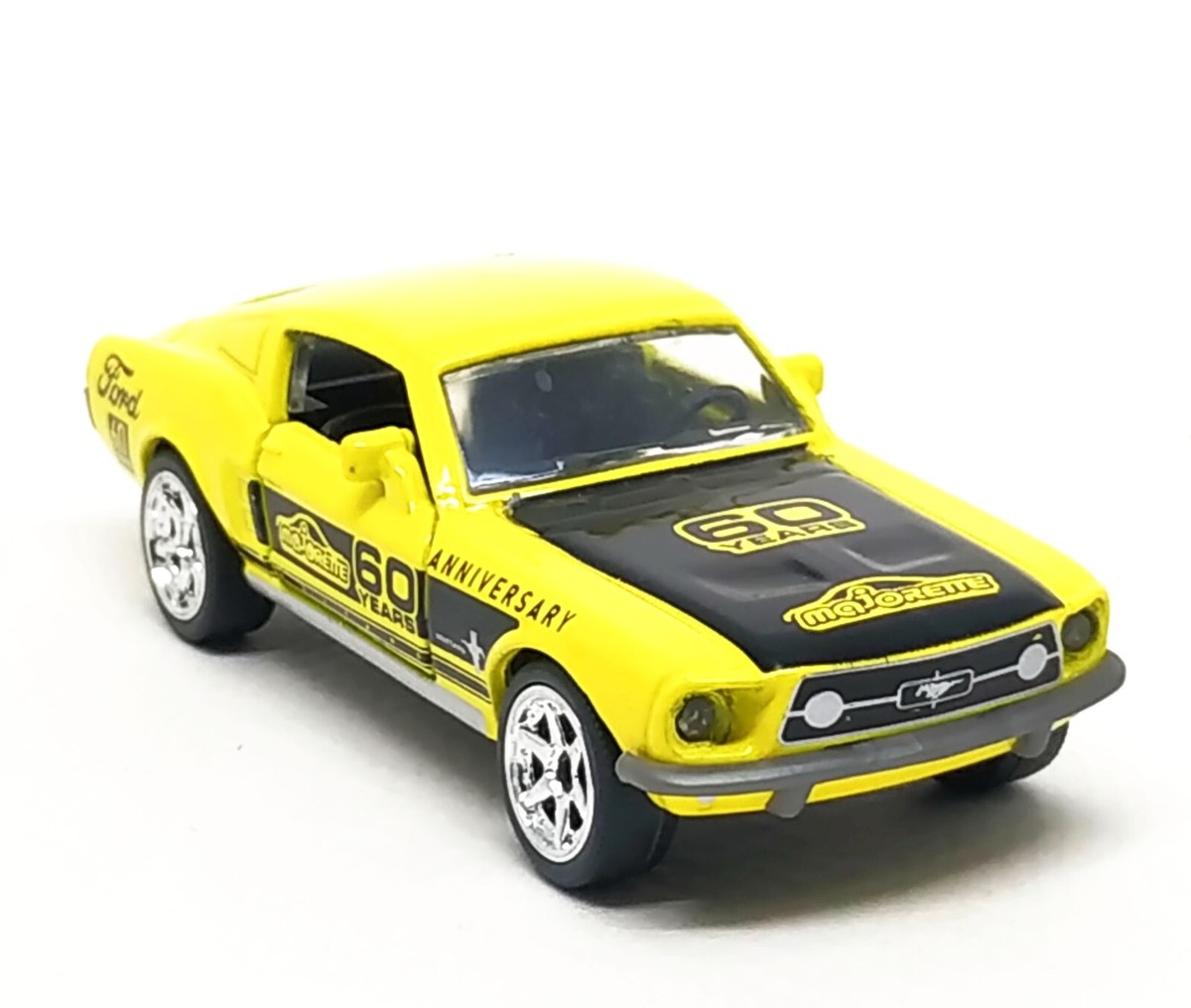 Ford Yellow Mustang 限定版 1/50 Majorette Ford Mustang Vintage 60th Anniversary Yellow 1/62 3