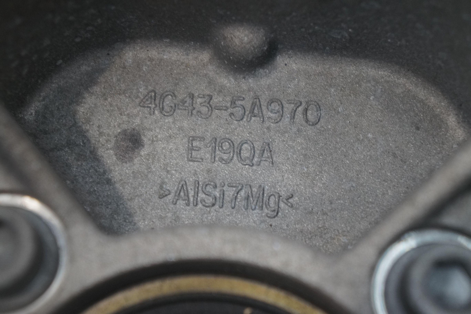 Rear Right Spindle Knuckle Wheel Hub 8D33-5A970-AB Aston Martin V8 Vantage 2006