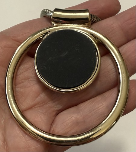 Oliver Bonas UK Ogromny dwukolorowy matowy czarny dysk okrąg wisiorek oświadczenie naszyjnik - Zdjęcie 4 z 11