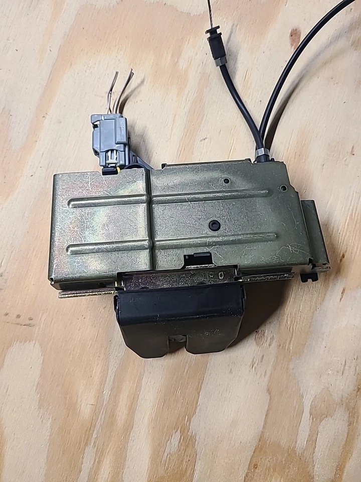 2003-2014 Volvo XC90 Tailgate Lift Gate Latch Lock Actuator 31253051 OEM - Image 4 of 4