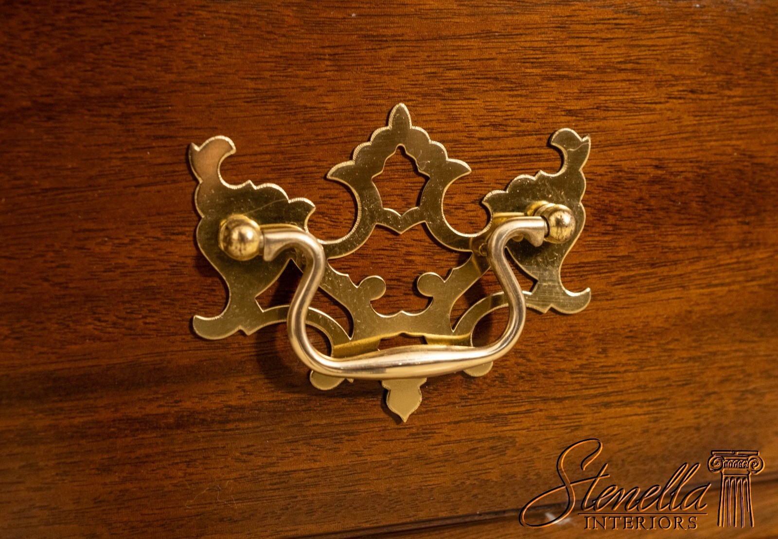 L70974: MADISON SQUARE 4 Drawer Mahogany Server Commode