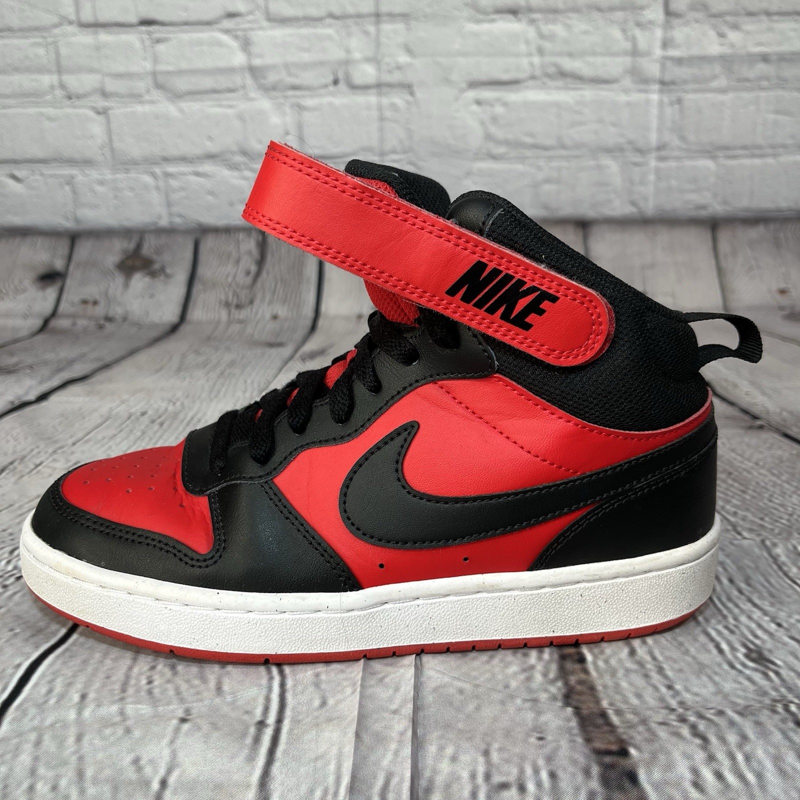 Sneakers Size 5.5y
