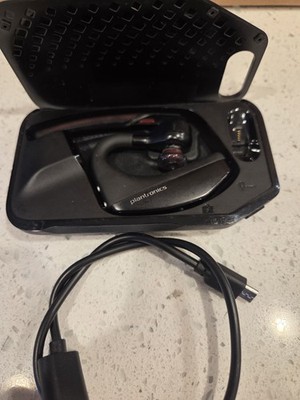 Plantronics Voyager 5200 bluetooth with case & charger cord