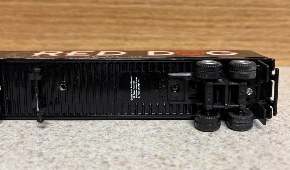 Vintage 1995 Road Champs HO Scale 1/87 Red Dog Beer Semi Ford Aeromax Diecast - Image 4 of 4