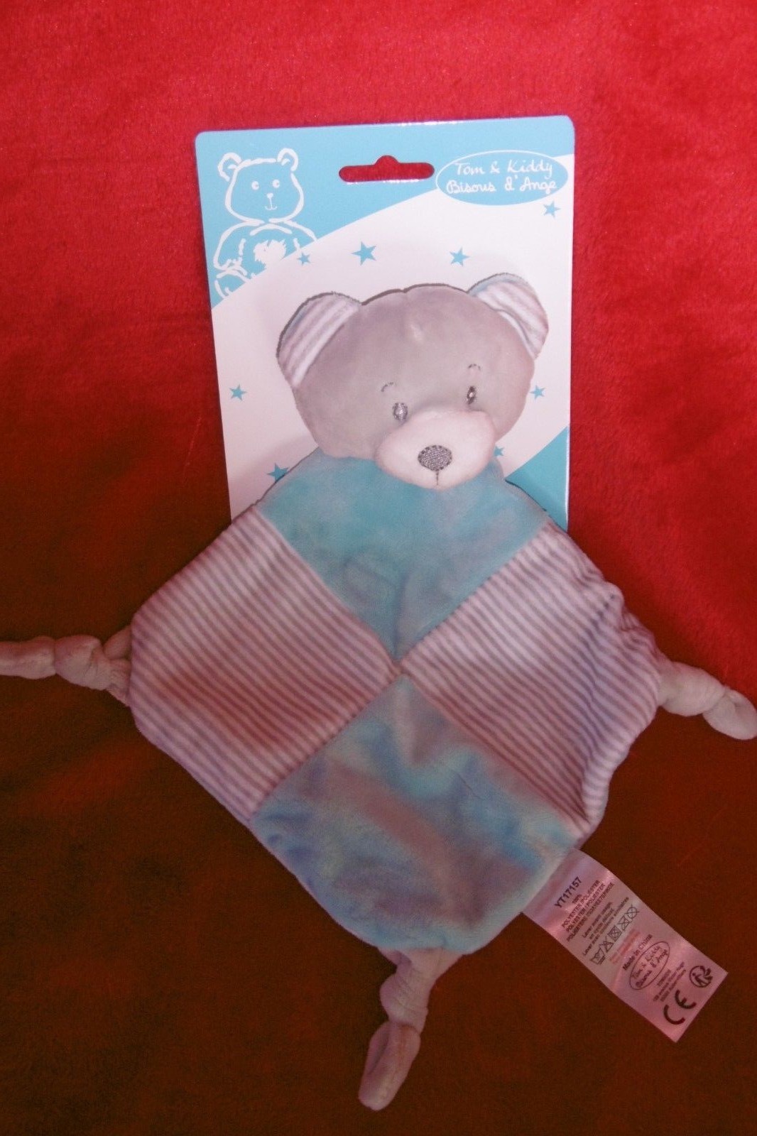 Doudou plat ours blanc et bleu Tom & kiddy, une idée de cadeau de naissance idéale pour garçon et fille