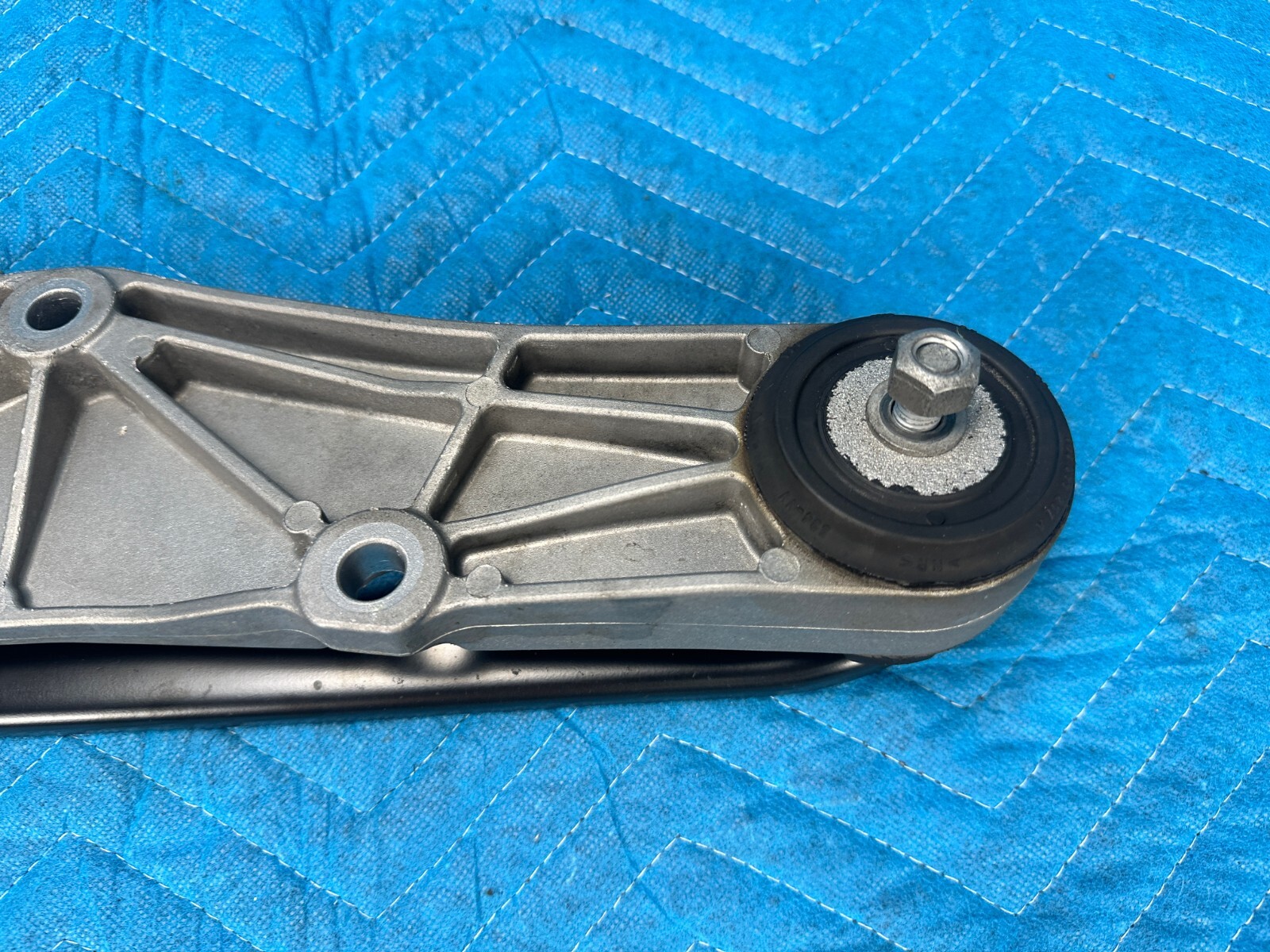 Bentley Contin Flying Spur Rear Differential Carrier Mount Bracket 29k 2009 OEM