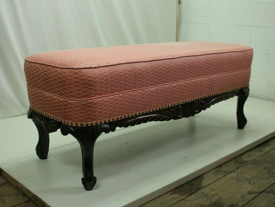 可爱的雕刻窗。 卧室。 粉色内饰长凳 1930 — 第 4/4 张图片