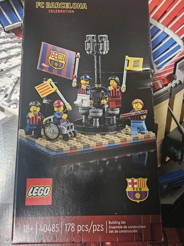 Lego 10284 & 40485, Camp Nou di Barcellona e tifosi che festeggiano - Foto 2 di 4