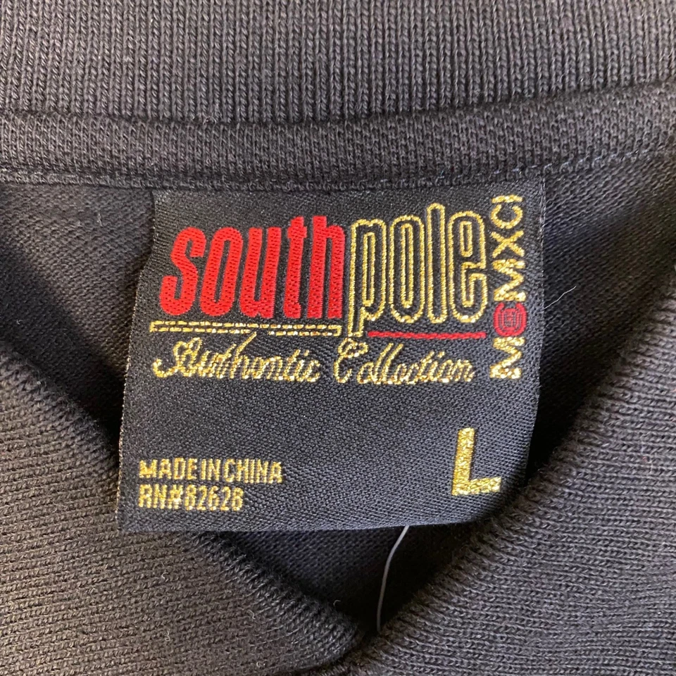 Camisa Polo Southpole Para Hombres Negra Dorada Gráfica Manga Corta Auténtica Colección L Foto 3 de 4