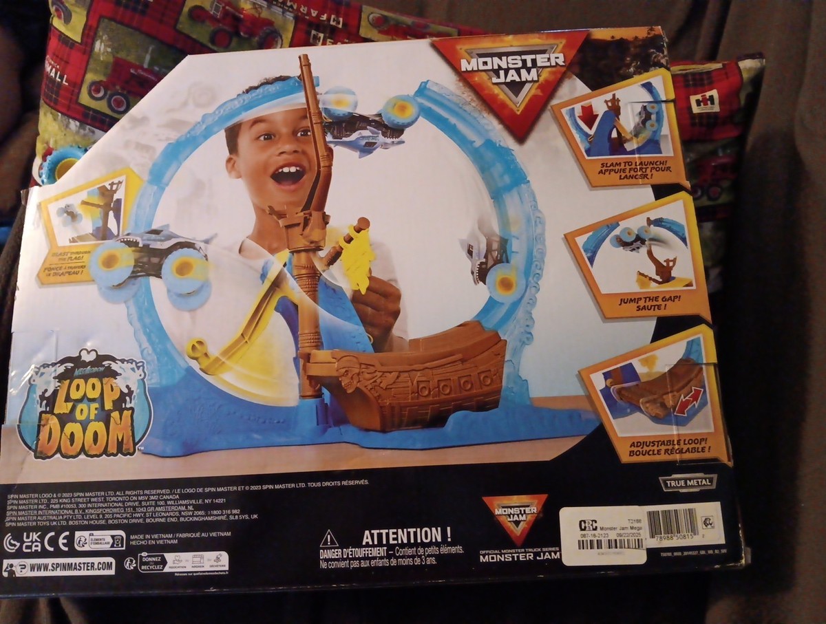 MONSTER JAM MEGALODON Loop of Doom Stunt Track Playset 1:64 Scale