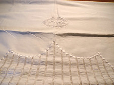 Drap Ancien en lin blanc avec broderies de pois et de jours et monogramme  AC