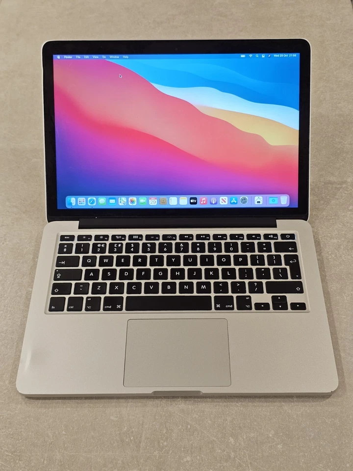 MacBook Pro 13 Retina Late 2013, Intel Core i5 2,6GHz, 8GB RAM, 500GB SSD. Lesen