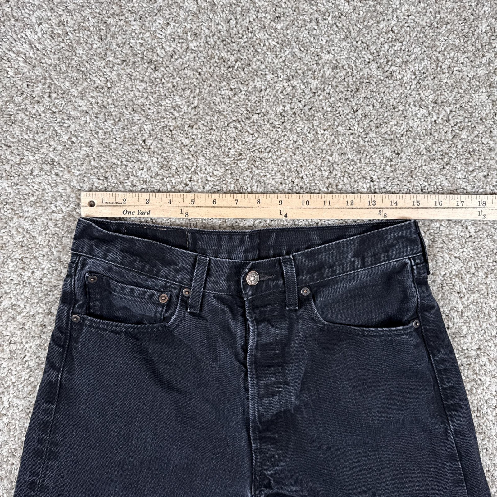 Levis 501 Jeans Mens 32X30 Black Button Fly Straight Leg Classic Washed Denim thumbnail 5