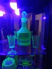 VINTAGE uranium  ANCHOR HOCKING DECANTER 10" TALL W/STOPPER With 2 Org Glasses