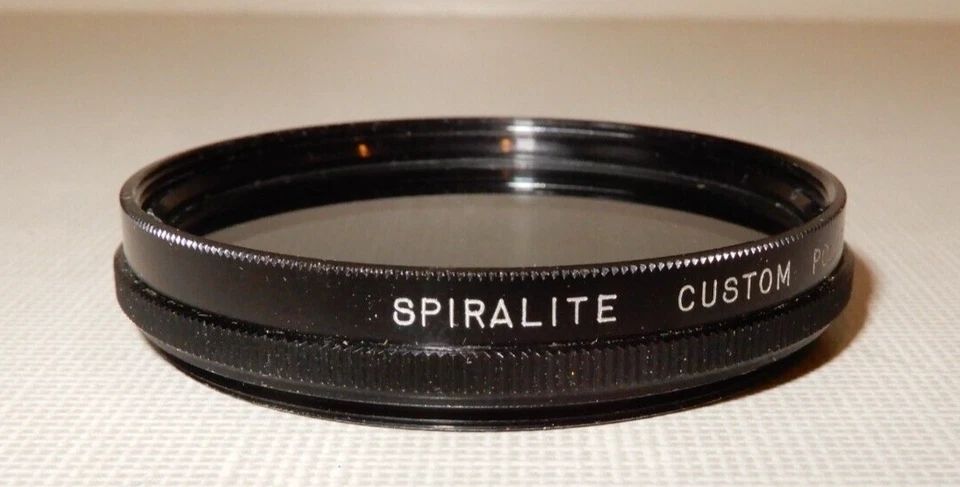 Spiratone Custom Polarizer Filter 49mm with Case (Japan) - Image 3 of 4