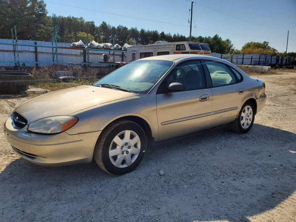Tubo de admisión de aire (#6 en avería de piezas)(3,0 L)(OHV) 2000-2003 Ford Taurus Foto 3 de 4