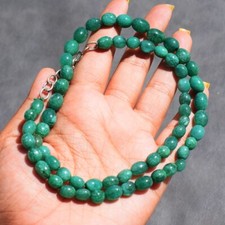 Owalny kształt 183 Cts Pojedyncza nić Ulepszony zielony szmaragdowy naszyjnik z koralików AK 03E480