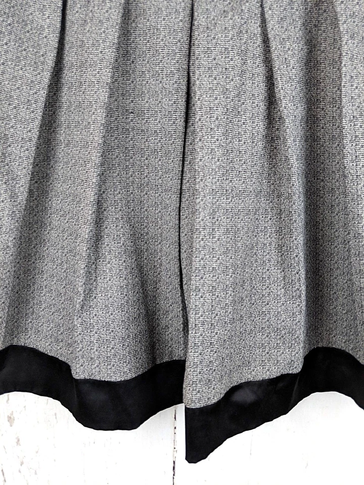 女式 MAURICES 百褶裙大号灰色圆形喇叭 L 口袋 — 第 4/4 张图片